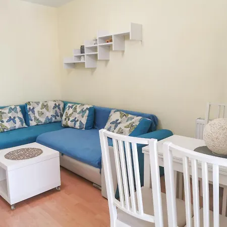 Charming Modern Apartment, Minutes From Downtown Apartment *